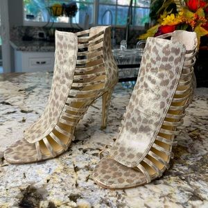 Ivanka Trump Gold silver shimmer heels ✨